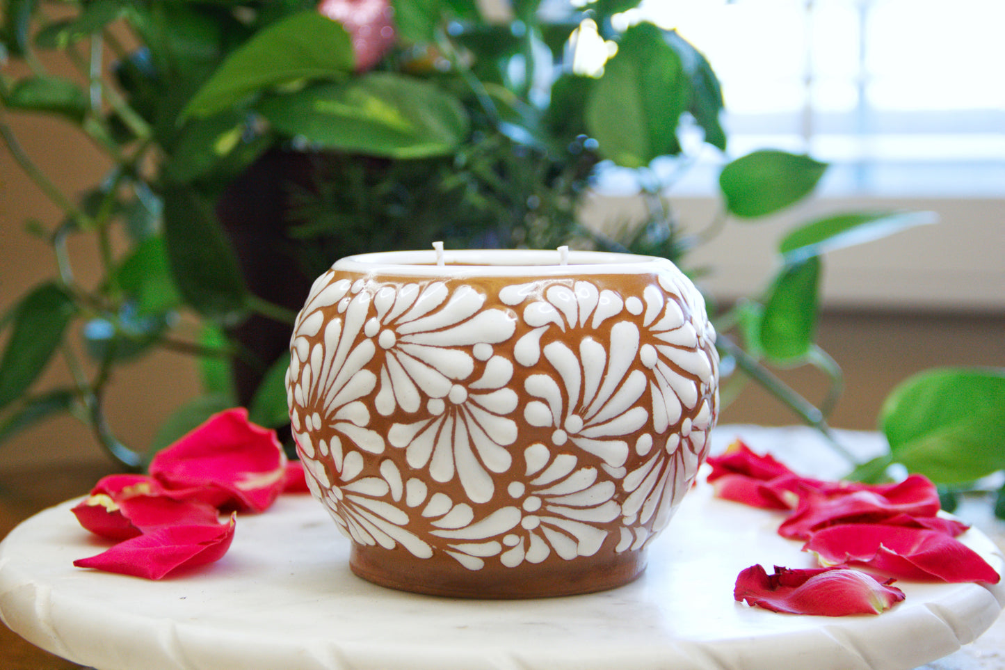 side view of an Artisanal candle in a beautiful brown cup with handle, handmade white paint strokes design. Handcrafted by Artisan in Puebla, Mexico. 100% All Natural Soy Candle. Reuse the talavera as home decor or storage.