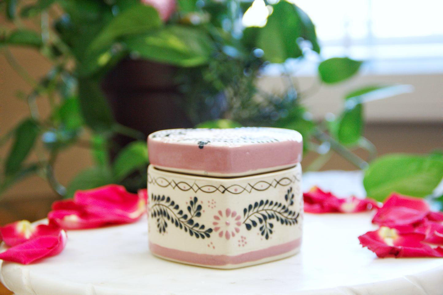 Artisanal candle in a beautiful heart shaped talavera. Handmade pink floral design with a closed lid. Handcrafted by Artisan in Mexico City. 100% All Natural Soy Candle. Reuse the talavera as home decor or storage.