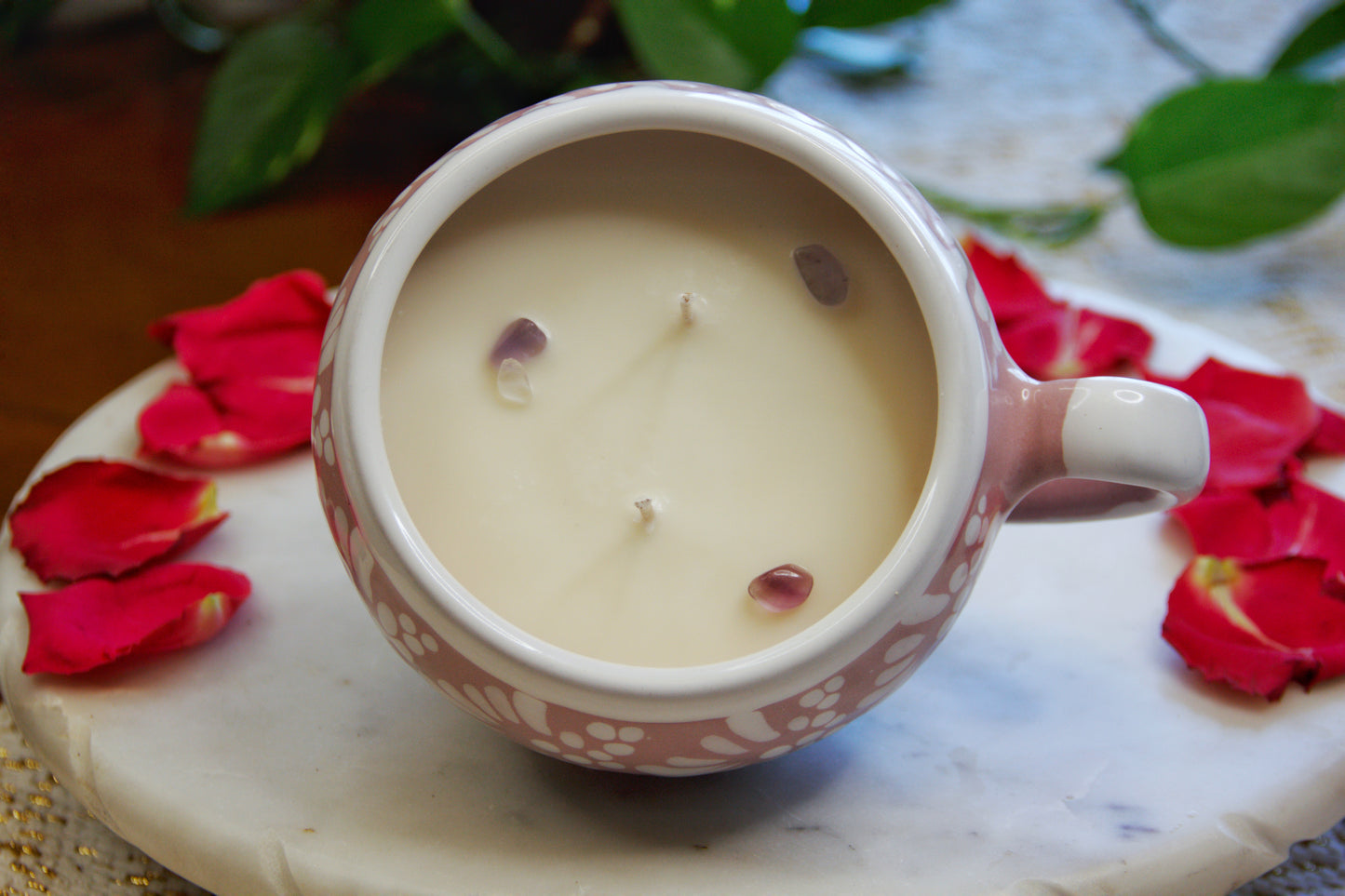 top view of an Artisanal candle in a beautiful pink cup with handle, handmade white paint strokes design. Handcrafted by Artisan in Puebla, Mexico. 100% All Natural Soy Candle. Reuse the talavera as home decor or storage.