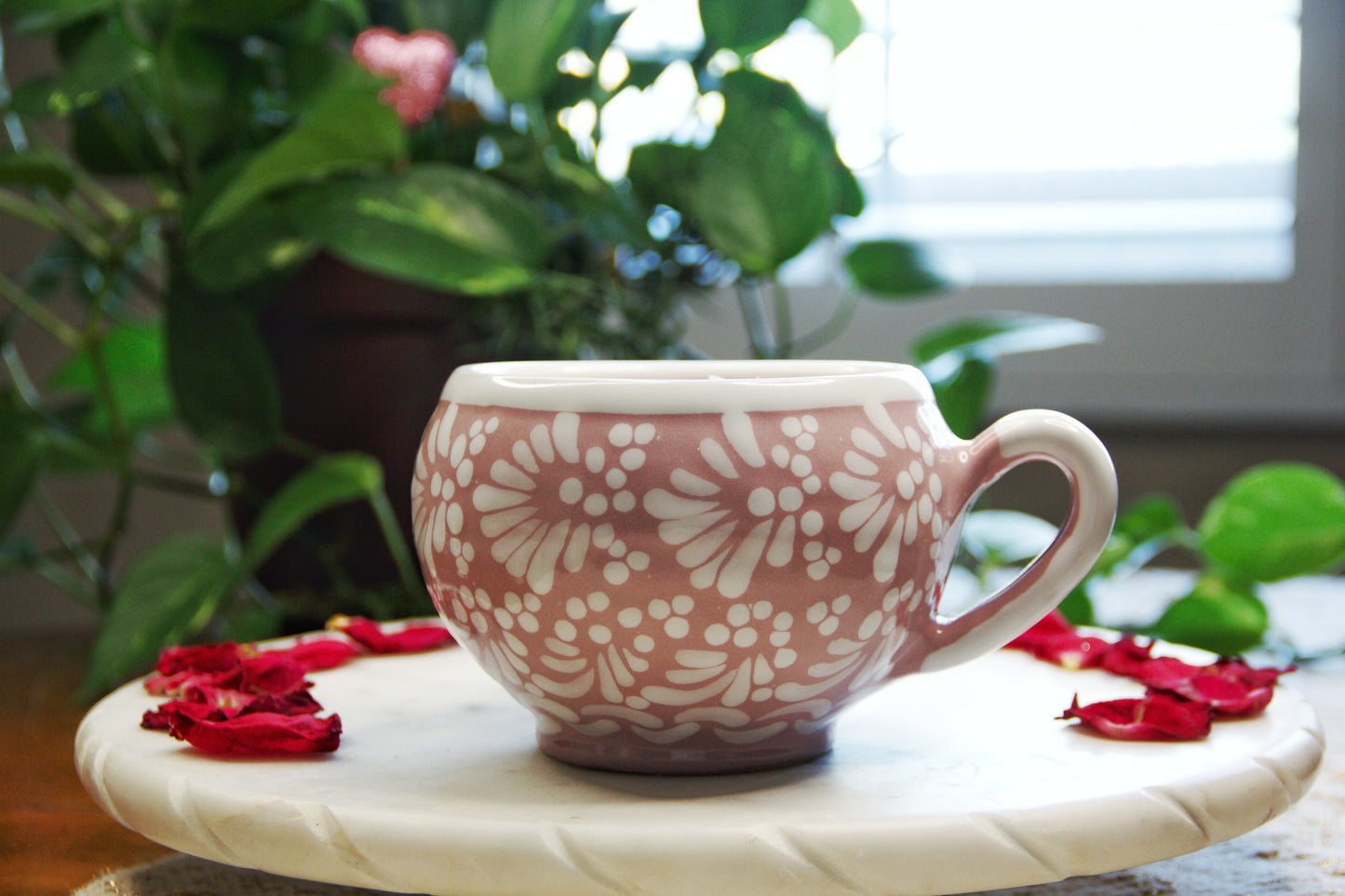 Artisanal candle in a beautiful pink cup with handle, handmade white paint strokes design. Handcrafted by Artisan in Puebla, Mexico. 100% All Natural Soy Candle. Reuse the talavera as home decor or storage.