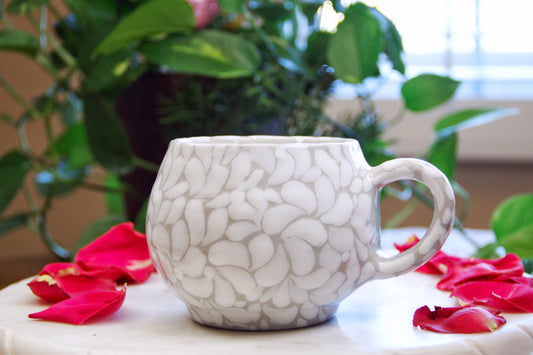 Artisanal candle in a beautiful handmade white strokes design talavera cup with handle. Handcrafted by Artisan in Puebla, Mexico. 100% All Natural Soy Candle. Reuse the talavera as home decor or storage.