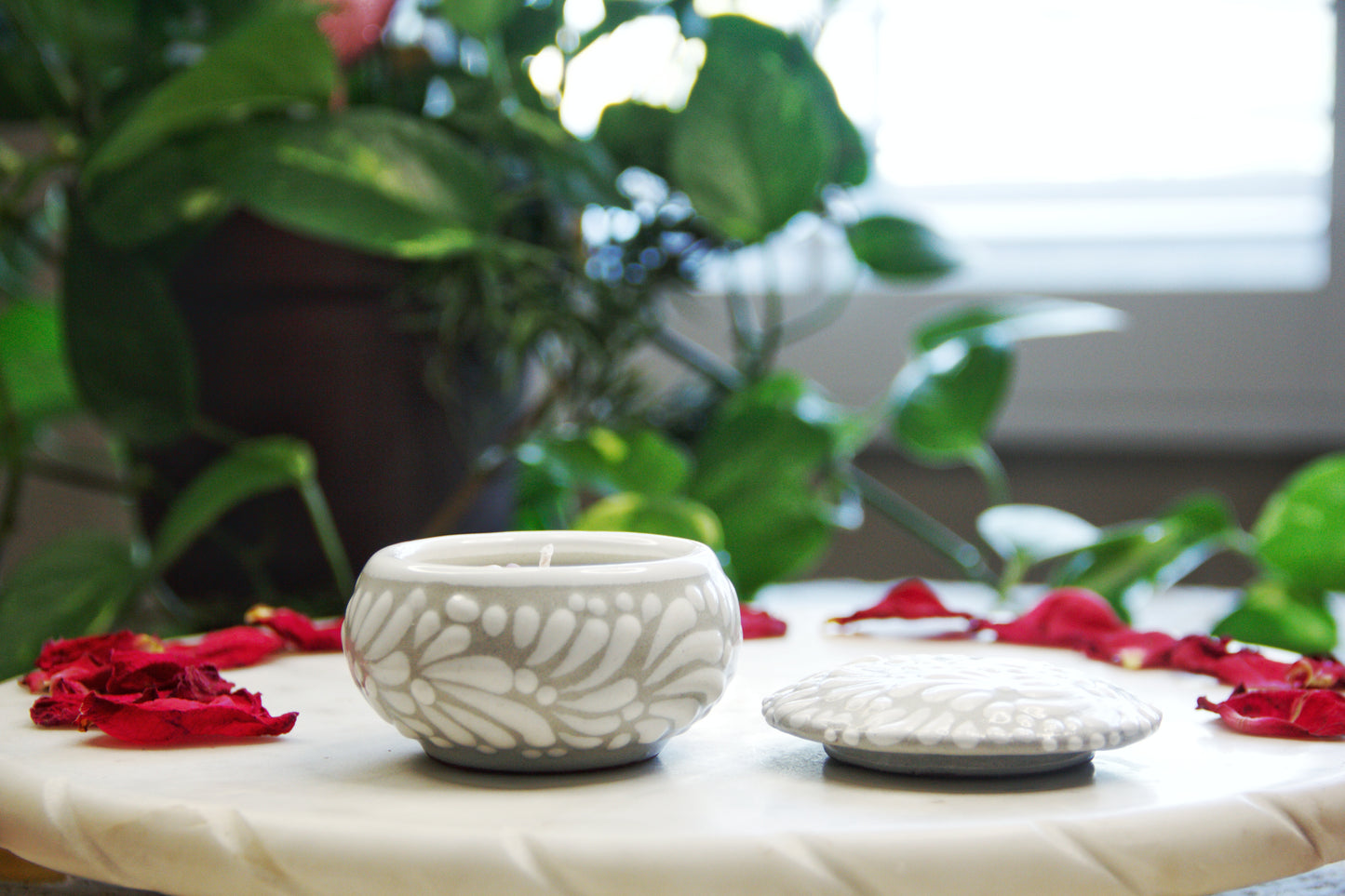 Artisanal candle in a beautiful light grey talavera cup with an open lid. Handmade white strokes design. Handcrafted by Artisan in Puebla, Mexico. 100% All Natural Soy Candle. Reuse the talavera as home decor or storage.